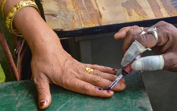 मध्य प्रदेश के तीसरे चरण में दांव पर दिग्विजय, सिंधिया और शिवराज की प्रतिष्ठा